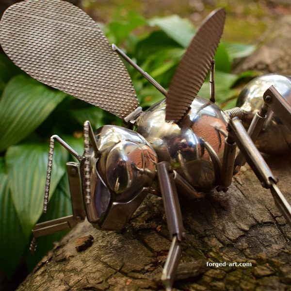 Steampunk bee - a unique bee sculpture made of steel